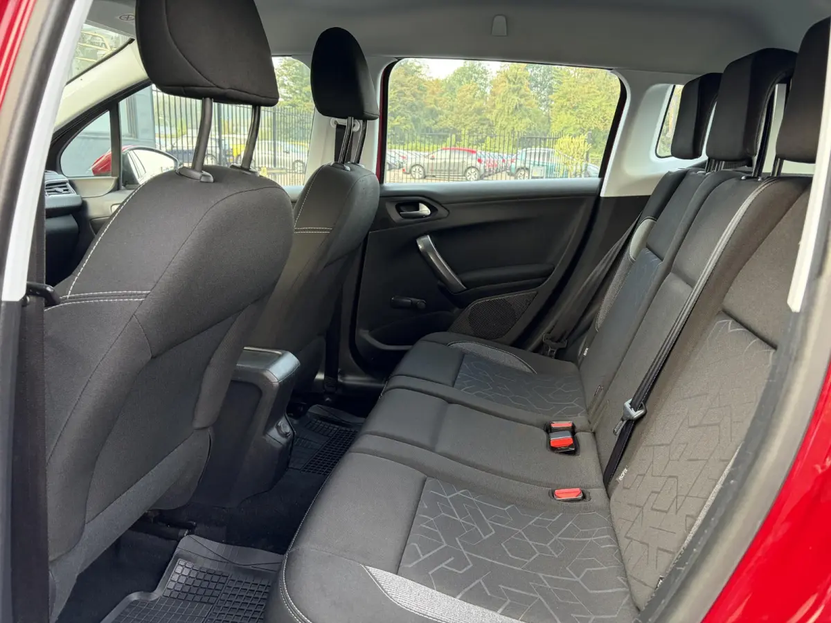 1.2 PureTech Blue Lion ✓D-riem vv in 11-2023✓1e Eigenaar✓Trekhaak✓Navi✓Carplay✓Airco✓Cruise✓Pdc✓Dealer Onderhouden✓110pk✓Weinig Km✓N.A.P✓Bj 12-2017✓Nieuwe Apk bij