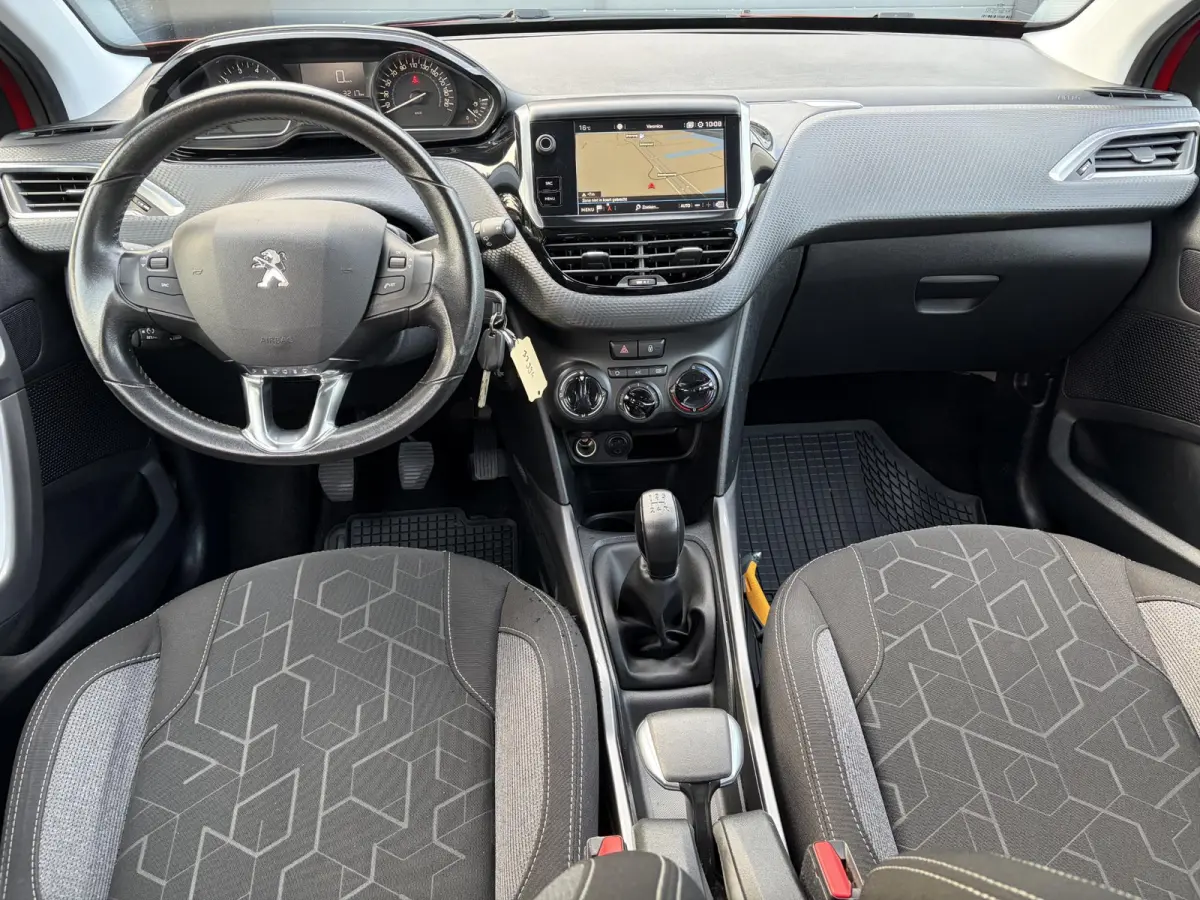 1.2 PureTech Blue Lion ✓D-riem vv in 11-2023✓1e Eigenaar✓Trekhaak✓Navi✓Carplay✓Airco✓Cruise✓Pdc✓Dealer Onderhouden✓110pk✓Weinig Km✓N.A.P✓Bj 12-2017✓Nieuwe Apk bij