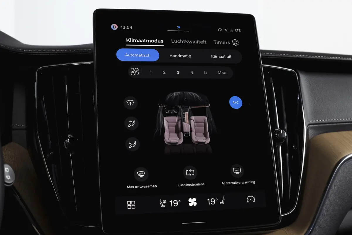 2.0 T8 Plug-in hybrid AWD Ultra Dark Org. NL. | Forest Lake | S/K-Panodak | Adapt. Cruise | Stoel-+Stuurverw. | PDC | 360 Camera | NAV + App. Connect | ECC | Elek. Klep | LM 22" |