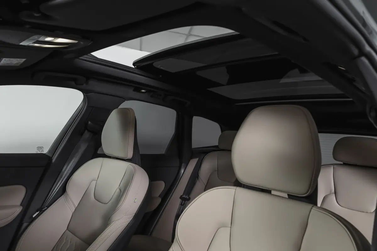 2.0 T8 Plug-in hybrid AWD Ultra Dark Org. NL. | Forest Lake | S/K-Panodak | Adapt. Cruise | Stoel-+Stuurverw. | PDC | 360 Camera | NAV + App. Connect | ECC | Elek. Klep | LM 22" |