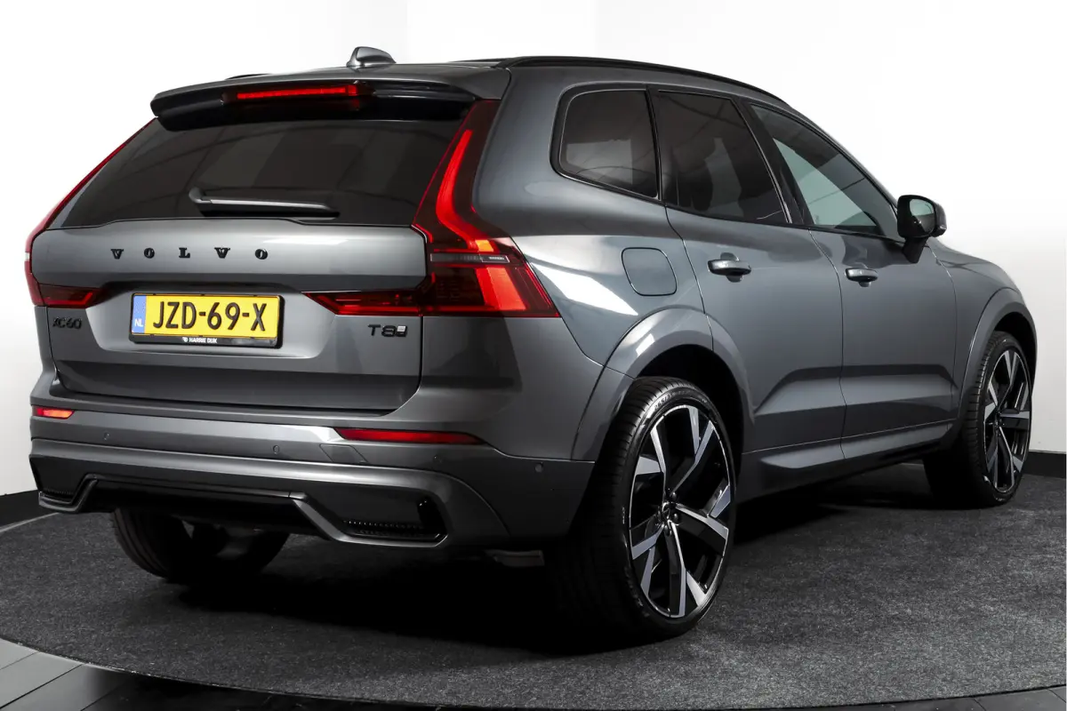 2.0 T8 Plug-in hybrid AWD Ultra Dark Org. NL. | Forest Lake | S/K-Panodak | Adapt. Cruise | Stoel-+Stuurverw. | PDC | 360 Camera | NAV + App. Connect | ECC | Elek. Klep | LM 22" |