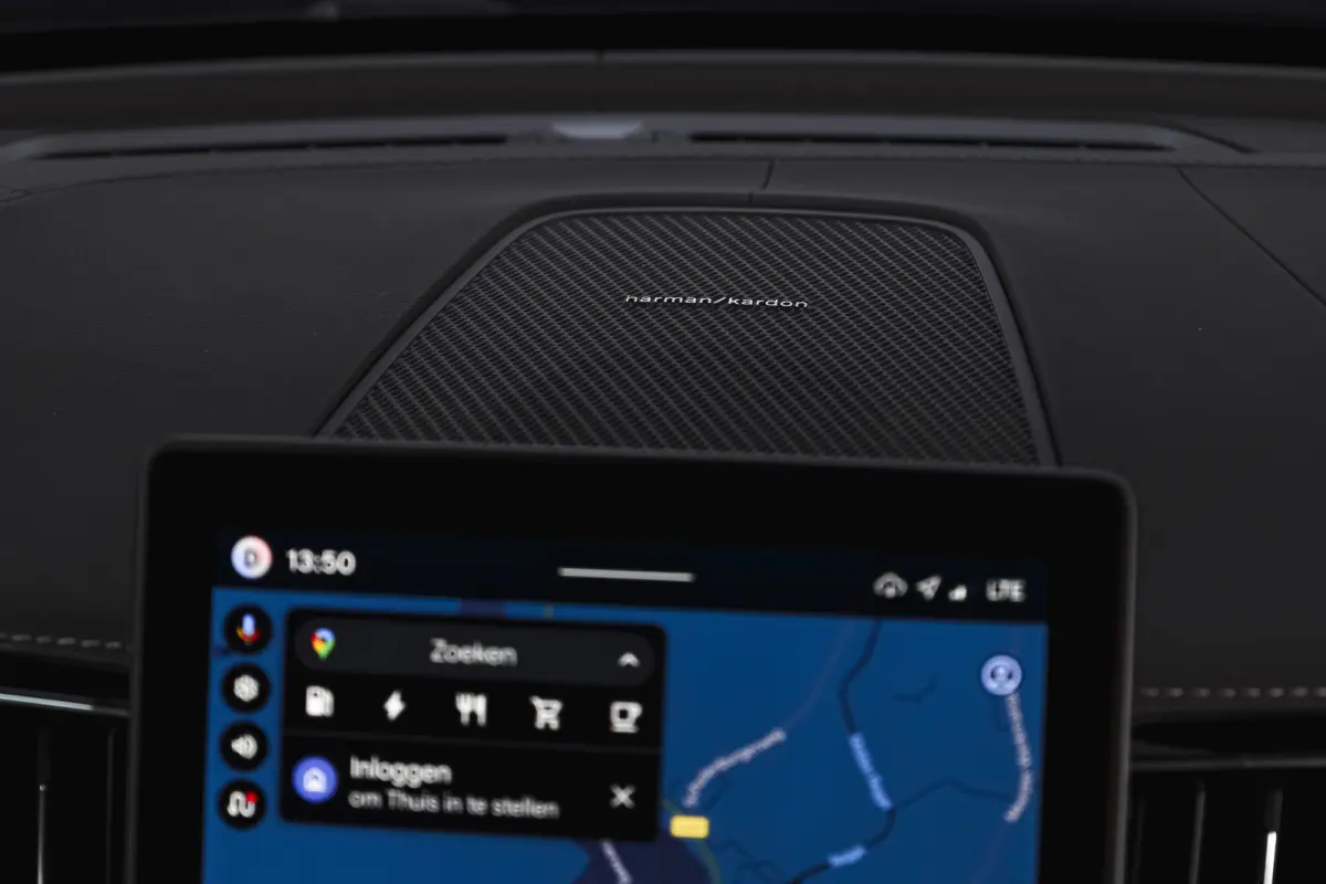 2.0 T8 Plug-in hybrid AWD Ultra Dark Org. NL. | Forest Lake | S/K-Panodak | Adapt. Cruise | Stoel-+Stuurverw. | PDC | 360 Camera | NAV + App. Connect | ECC | Elek. Klep | LM 22" |