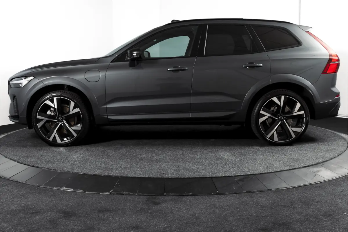 2.0 T8 Plug-in hybrid AWD Ultra Dark Org. NL. | Forest Lake | S/K-Panodak | Adapt. Cruise | Stoel-+Stuurverw. | PDC | 360 Camera | NAV + App. Connect | ECC | Elek. Klep | LM 22" |