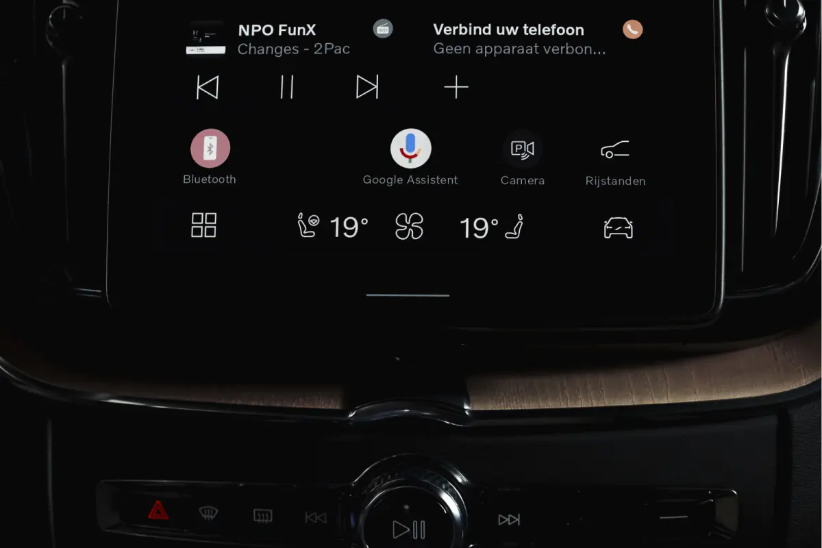 2.0 T8 Plug-in hybrid AWD Ultra Dark Org. NL. | Forest Lake | S/K-Panodak | Adapt. Cruise | Stoel-+Stuurverw. | PDC | 360 Camera | NAV + App. Connect | ECC | Elek. Klep | LM 22" |