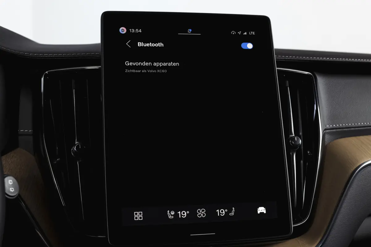 2.0 T8 Plug-in hybrid AWD Ultra Dark Org. NL. | Forest Lake | S/K-Panodak | Adapt. Cruise | Stoel-+Stuurverw. | PDC | 360 Camera | NAV + App. Connect | ECC | Elek. Klep | LM 22" |