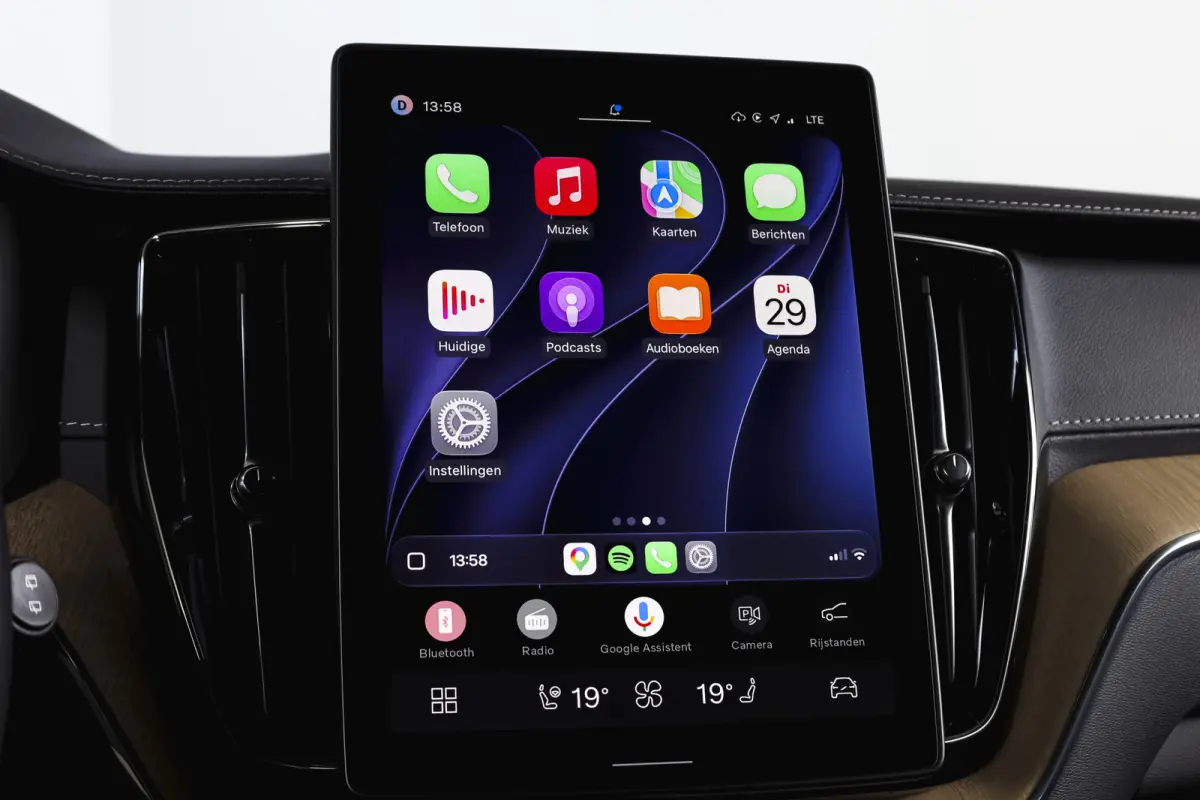 2.0 T8 Plug-in hybrid AWD Ultra Dark Org. NL. | Forest Lake | S/K-Panodak | Adapt. Cruise | Stoel-+Stuurverw. | PDC | 360 Camera | NAV + App. Connect | ECC | Elek. Klep | LM 22" |