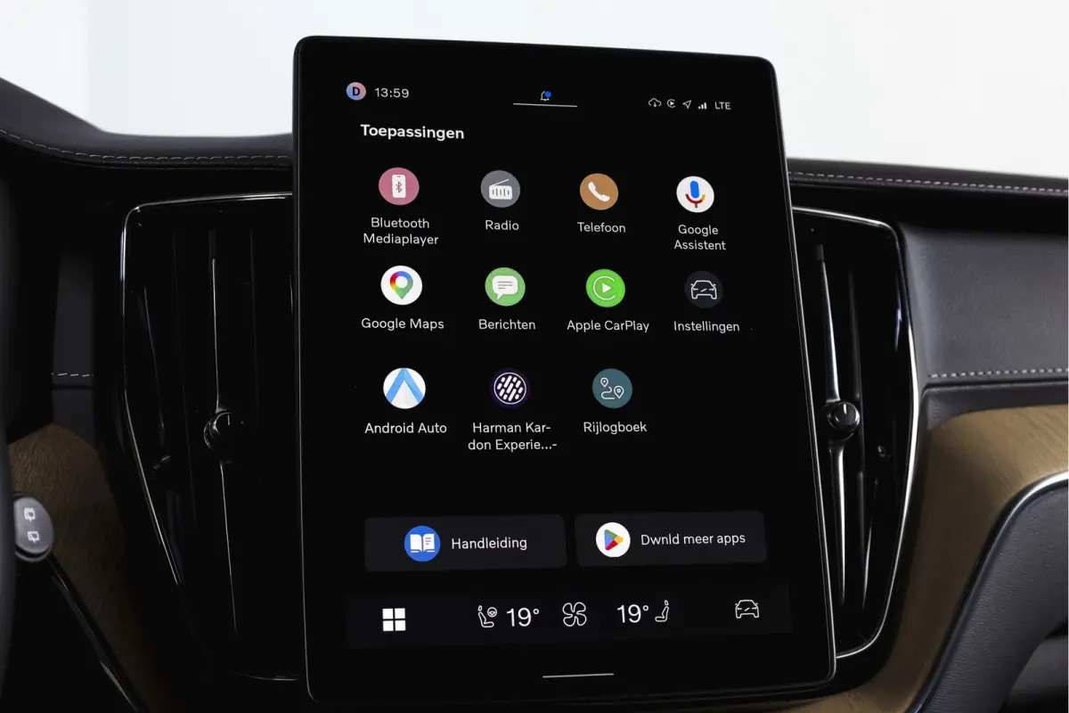 2.0 T8 Plug-in hybrid AWD Ultra Dark Org. NL. | Forest Lake | S/K-Panodak | Adapt. Cruise | Stoel-+Stuurverw. | PDC | 360 Camera | NAV + App. Connect | ECC | Elek. Klep | LM 22" |