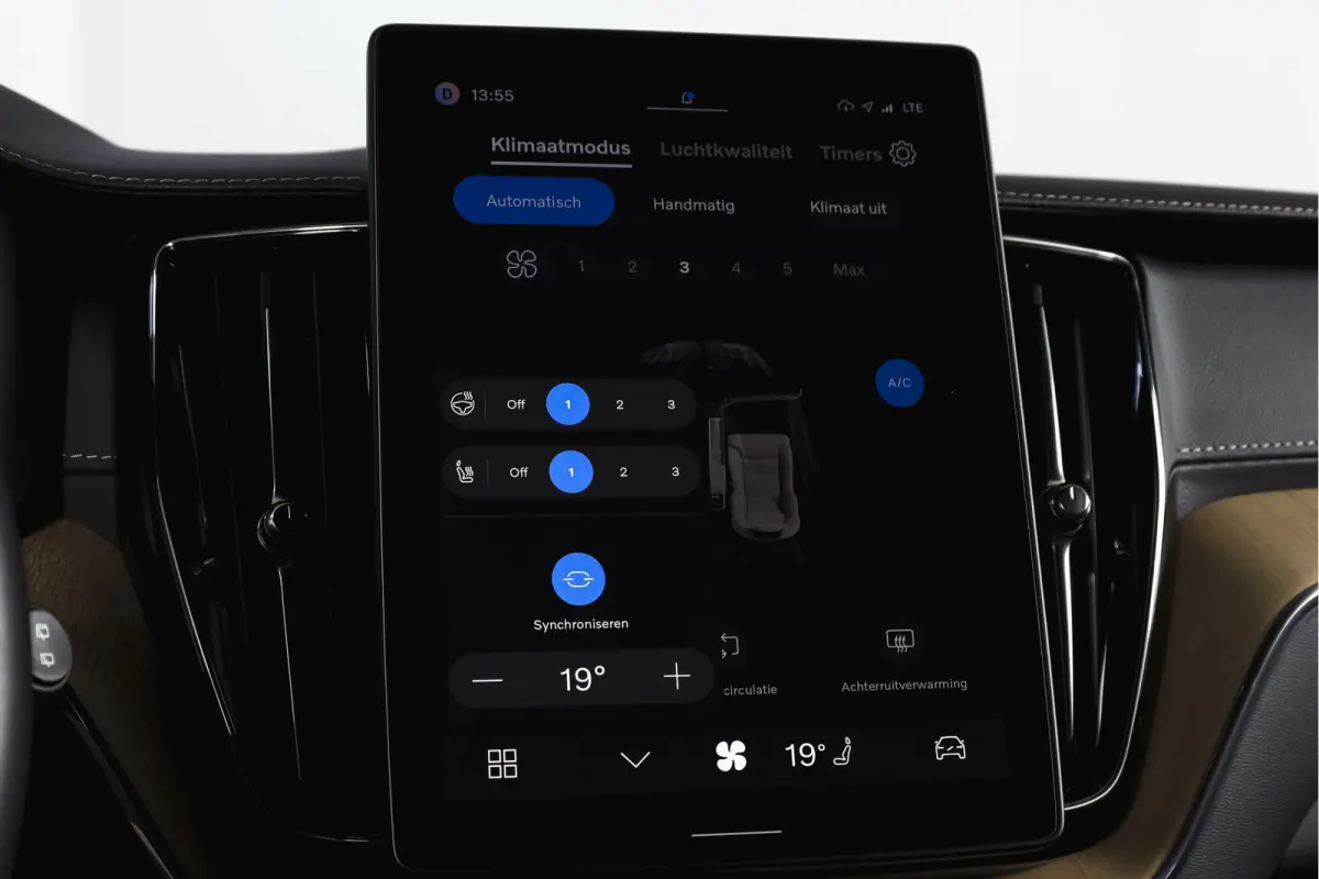 2.0 T8 Plug-in hybrid AWD Ultra Dark Org. NL. | Forest Lake | S/K-Panodak | Adapt. Cruise | Stoel-+Stuurverw. | PDC | 360 Camera | NAV + App. Connect | ECC | Elek. Klep | LM 22" |