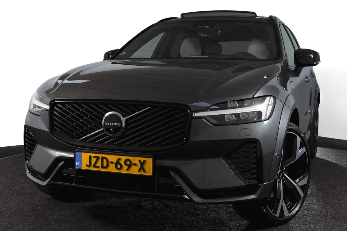 2.0 T8 Plug-in hybrid AWD Ultra Dark Org. NL. | Forest Lake | S/K-Panodak | Adapt. Cruise | Stoel-+Stuurverw. | PDC | 360 Camera | NAV + App. Connect | ECC | Elek. Klep | LM 22" |