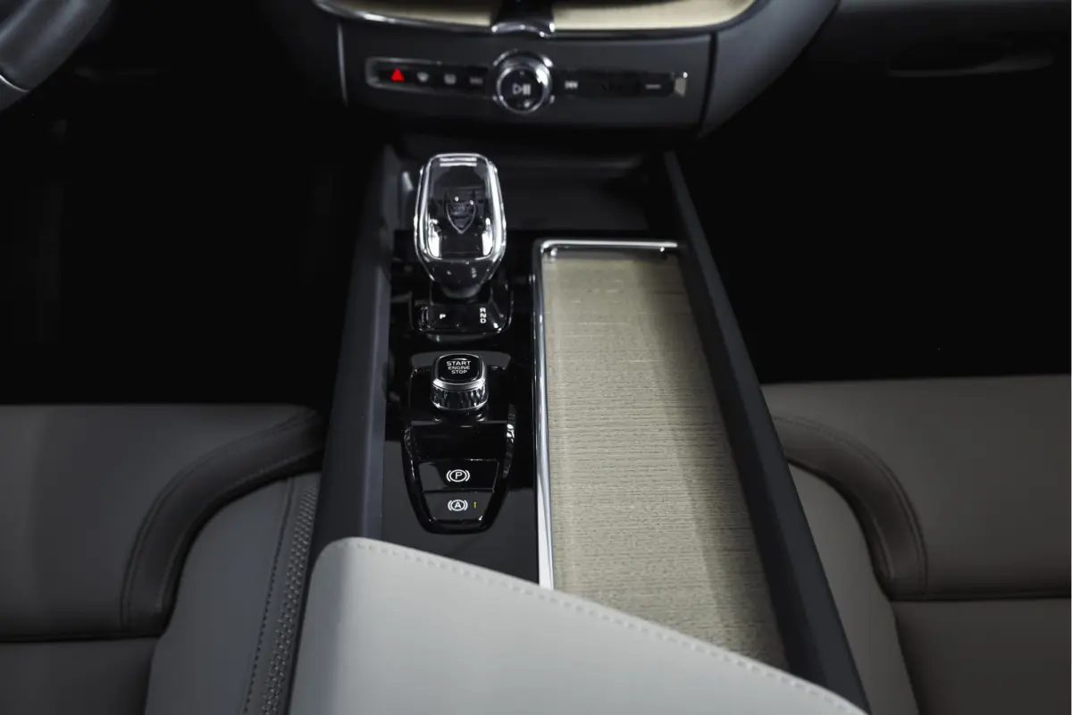 2.0 T8 Plug-in hybrid AWD Ultra Dark Org. NL. | Forest Lake | S/K-Panodak | Adapt. Cruise | Stoel-+Stuurverw. | PDC | 360 Camera | NAV + App. Connect | ECC | Elek. Klep | LM 22" |