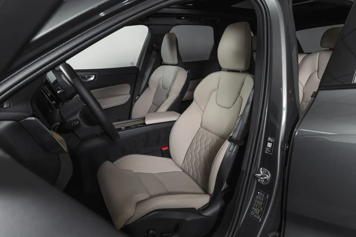2.0 T8 Plug-in hybrid AWD Ultra Dark Org. NL. | Forest Lake | S/K-Panodak | Adapt. Cruise | Stoel-+Stuurverw. | PDC | 360 Camera | NAV + App. Connect | ECC | Elek. Klep | LM 22" |