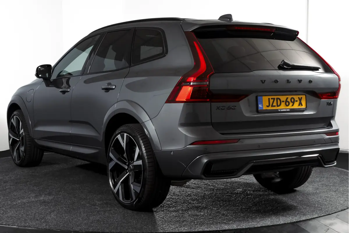 2.0 T8 Plug-in hybrid AWD Ultra Dark Org. NL. | Forest Lake | S/K-Panodak | Adapt. Cruise | Stoel-+Stuurverw. | PDC | 360 Camera | NAV + App. Connect | ECC | Elek. Klep | LM 22" |