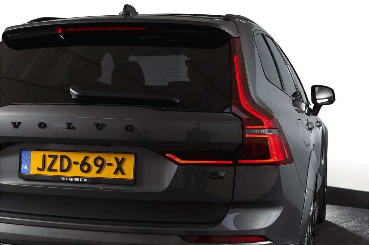 2.0 T8 Plug-in hybrid AWD Ultra Dark Org. NL. | Forest Lake | S/K-Panodak | Adapt. Cruise | Stoel-+Stuurverw. | PDC | 360 Camera | NAV + App. Connect | ECC | Elek. Klep | LM 22" |