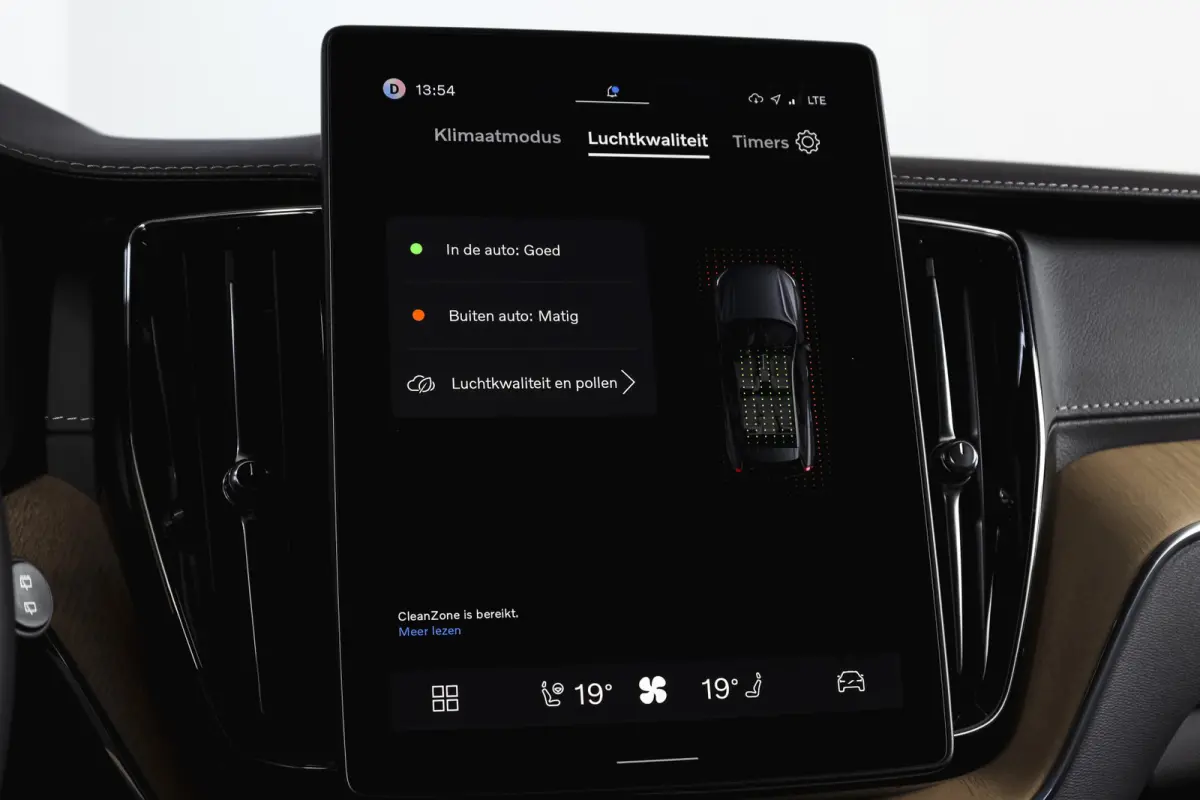 2.0 T8 Plug-in hybrid AWD Ultra Dark Org. NL. | Forest Lake | S/K-Panodak | Adapt. Cruise | Stoel-+Stuurverw. | PDC | 360 Camera | NAV + App. Connect | ECC | Elek. Klep | LM 22" |