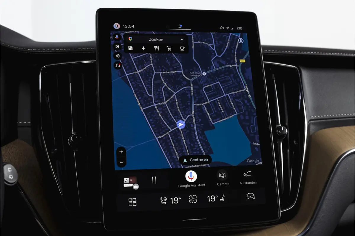 2.0 T8 Plug-in hybrid AWD Ultra Dark Org. NL. | Forest Lake | S/K-Panodak | Adapt. Cruise | Stoel-+Stuurverw. | PDC | 360 Camera | NAV + App. Connect | ECC | Elek. Klep | LM 22" |