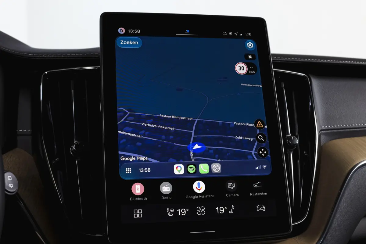 2.0 T8 Plug-in hybrid AWD Ultra Dark Org. NL. | Forest Lake | S/K-Panodak | Adapt. Cruise | Stoel-+Stuurverw. | PDC | 360 Camera | NAV + App. Connect | ECC | Elek. Klep | LM 22" |
