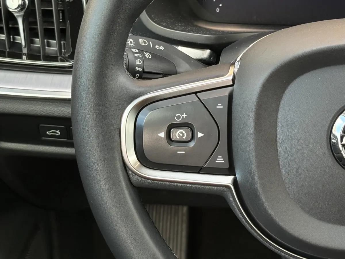 T6 AWD Plug-in Hybrid Core T6 AWD Plugin Hybrid LONG RANGE 19 KWh CORE BRIGHT TREKHAAK/68.000 KM!/SOH 96%