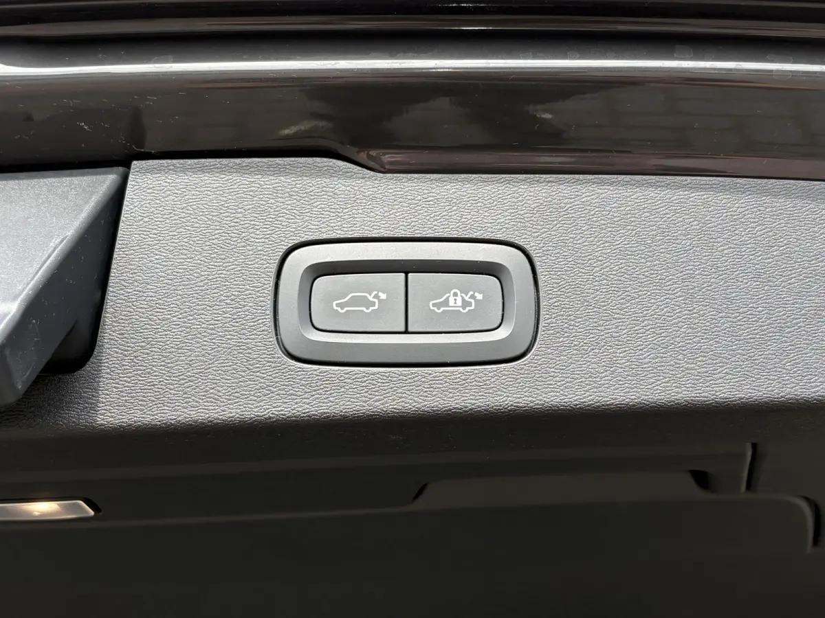 T6 AWD Plug-in Hybrid Core T6 AWD Plugin Hybrid LONG RANGE 19 KWh CORE BRIGHT TREKHAAK/68.000 KM!/SOH 96%
