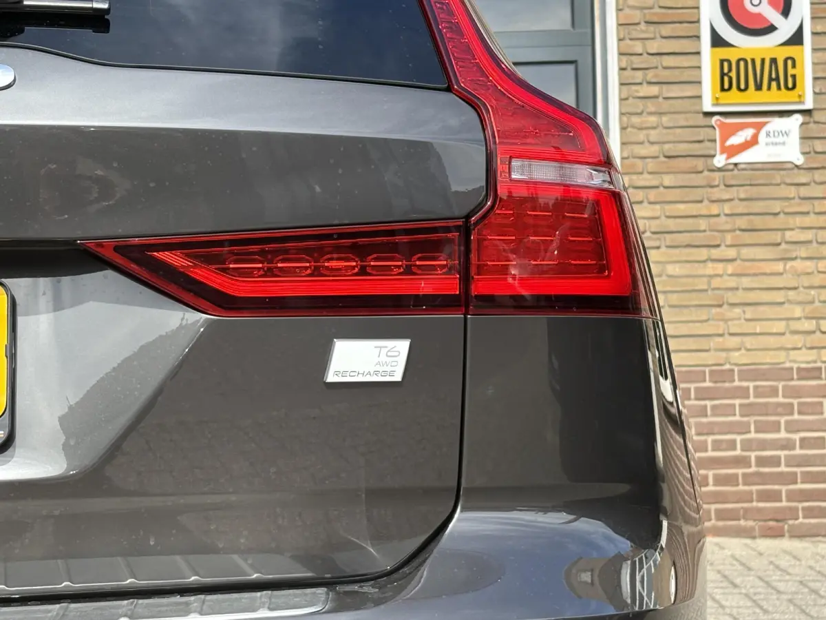 T6 AWD Plug-in Hybrid Core T6 AWD Plugin Hybrid LONG RANGE 19 KWh CORE BRIGHT TREKHAAK/68.000 KM!/SOH 96%