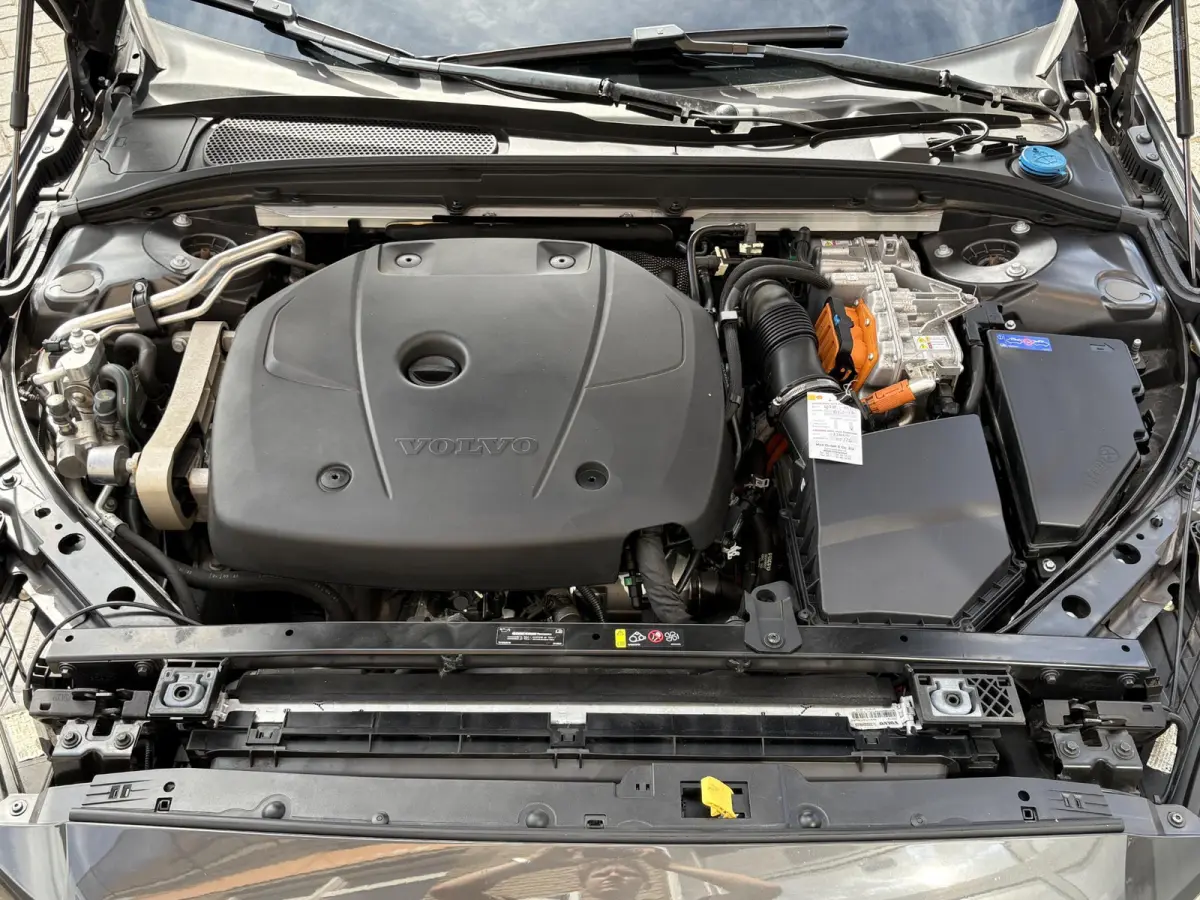 T6 AWD Plug-in Hybrid Core T6 AWD Plugin Hybrid LONG RANGE 19 KWh CORE BRIGHT TREKHAAK/68.000 KM!/SOH 96%