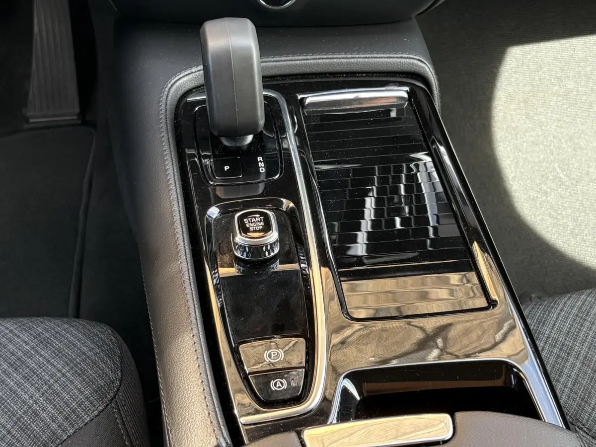 T6 AWD Plug-in Hybrid Core T6 AWD Plugin Hybrid LONG RANGE 19 KWh CORE BRIGHT TREKHAAK/68.000 KM!/SOH 96%