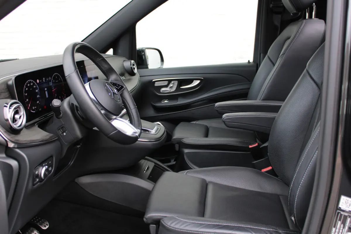 300d / AMG / 4-Matic / DC / Luchtvering / Pano / Elec Stoelen / Burmester / Vol Opties / NIEUWSTAAT.