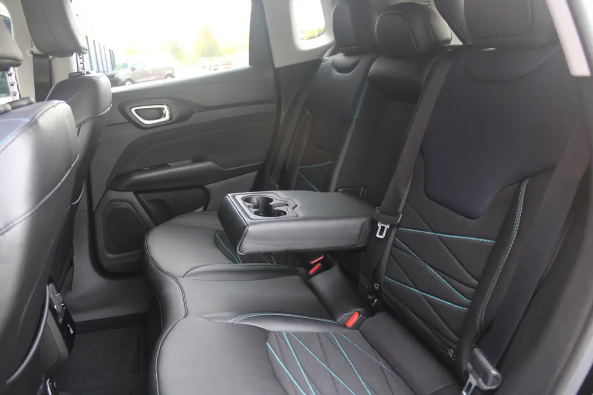 4xe 240PK Plug-in Hybrid UPLAND | LAGE KM STAND! | NAVIGATIE | DRAADLOZE APPLE CARPLAY/ANDROID AUTO | DRAADLOZE TELEFOONLADER | ALL SEASON BANDEN | KEYLESS ENTRY/START | ADAPTIVE CRUISE CONT