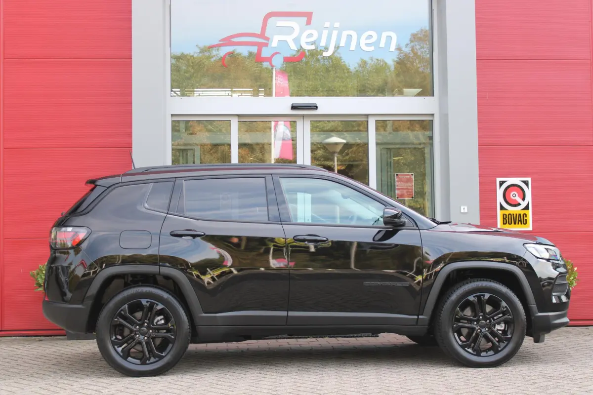 4xe 240PK Plug-in Hybrid UPLAND | LAGE KM STAND! | NAVIGATIE | DRAADLOZE APPLE CARPLAY/ANDROID AUTO | DRAADLOZE TELEFOONLADER | ALL SEASON BANDEN | KEYLESS ENTRY/START | ADAPTIVE CRUISE CONT