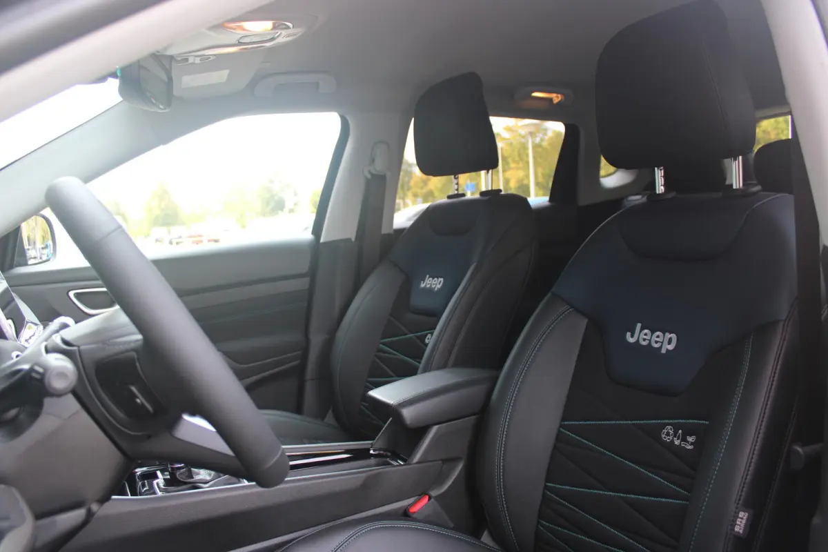 4xe 240PK Plug-in Hybrid UPLAND | LAGE KM STAND! | NAVIGATIE | DRAADLOZE APPLE CARPLAY/ANDROID AUTO | DRAADLOZE TELEFOONLADER | ALL SEASON BANDEN | KEYLESS ENTRY/START | ADAPTIVE CRUISE CONT