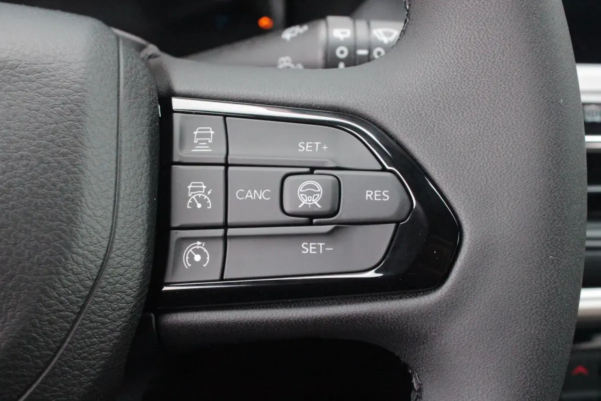 4xe 240PK Plug-in Hybrid UPLAND | LAGE KM STAND! | NAVIGATIE | DRAADLOZE APPLE CARPLAY/ANDROID AUTO | DRAADLOZE TELEFOONLADER | ALL SEASON BANDEN | KEYLESS ENTRY/START | ADAPTIVE CRUISE CONT