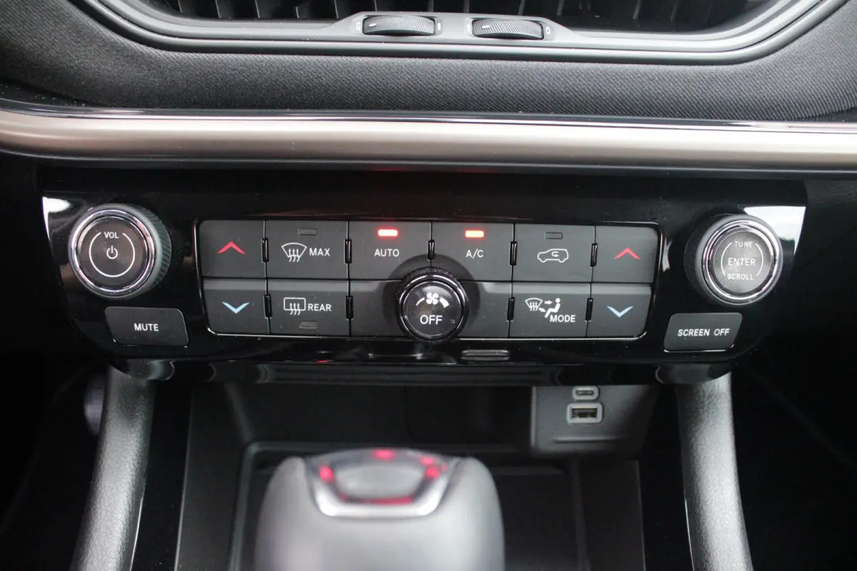 4xe 240PK Plug-in Hybrid UPLAND | LAGE KM STAND! | NAVIGATIE | DRAADLOZE APPLE CARPLAY/ANDROID AUTO | DRAADLOZE TELEFOONLADER | ALL SEASON BANDEN | KEYLESS ENTRY/START | ADAPTIVE CRUISE CONT