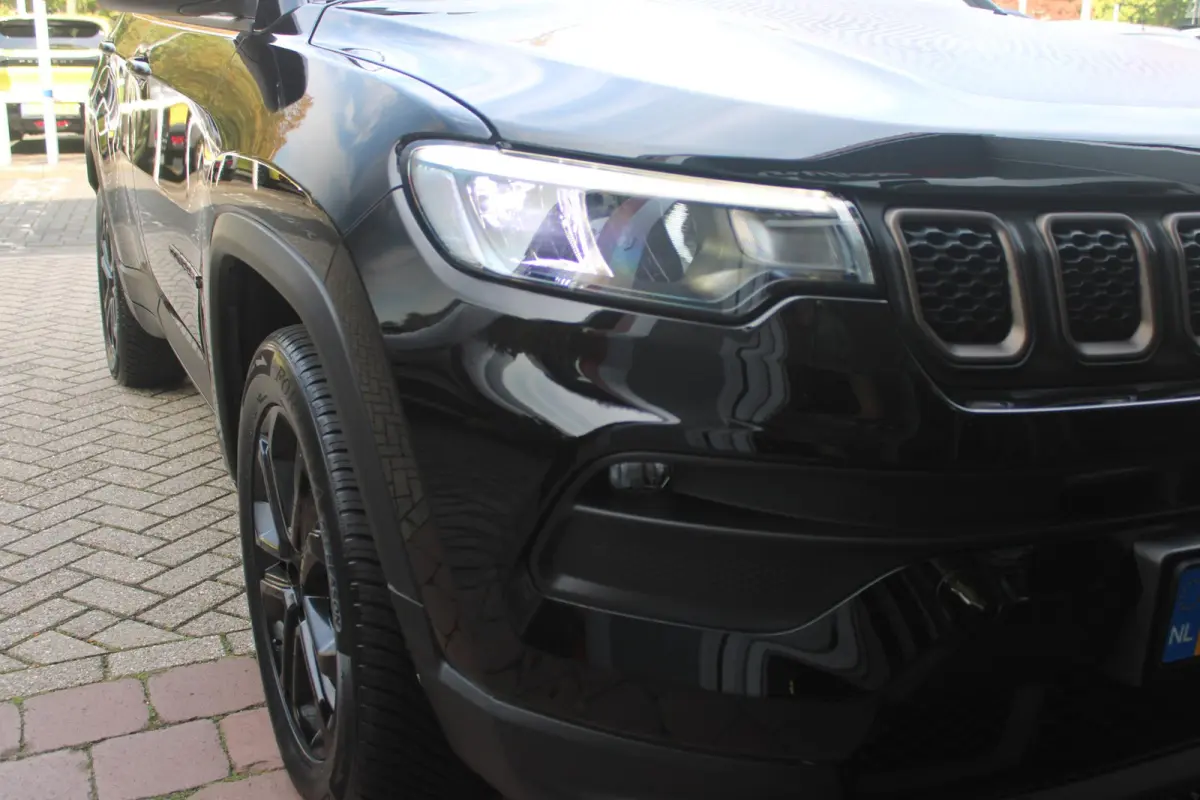 4xe 240PK Plug-in Hybrid UPLAND | LAGE KM STAND! | NAVIGATIE | DRAADLOZE APPLE CARPLAY/ANDROID AUTO | DRAADLOZE TELEFOONLADER | ALL SEASON BANDEN | KEYLESS ENTRY/START | ADAPTIVE CRUISE CONT