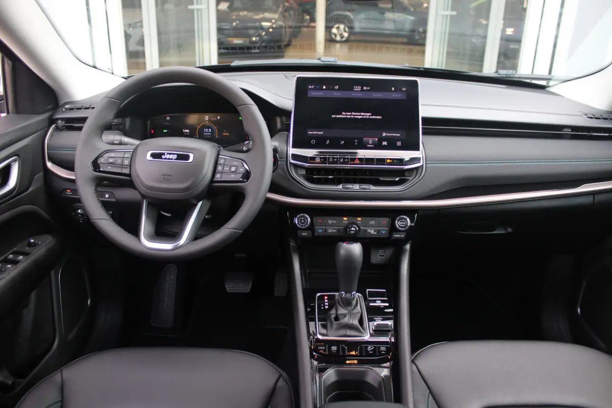 4xe 240PK Plug-in Hybrid UPLAND | LAGE KM STAND! | NAVIGATIE | DRAADLOZE APPLE CARPLAY/ANDROID AUTO | DRAADLOZE TELEFOONLADER | ALL SEASON BANDEN | KEYLESS ENTRY/START | ADAPTIVE CRUISE CONT
