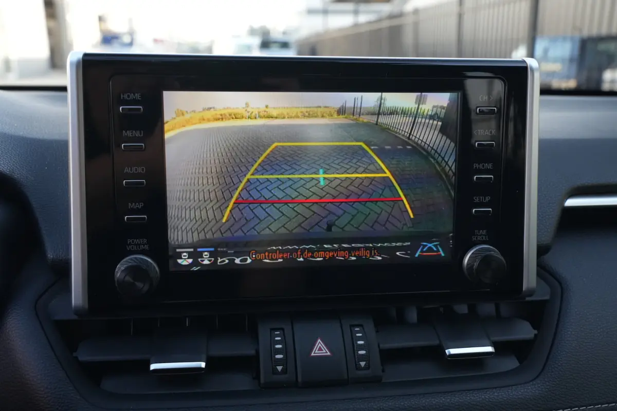 2.5 Hybrid | 218 PK | ACC | Trekhaak | Camera | NAV | Toyota RAV4 2.5 Hybrid met 2.5-liter 4-cilinder hybride motor, adaptieve cruise control, LED koplampen, achteruitrijcamera, parkeersenso