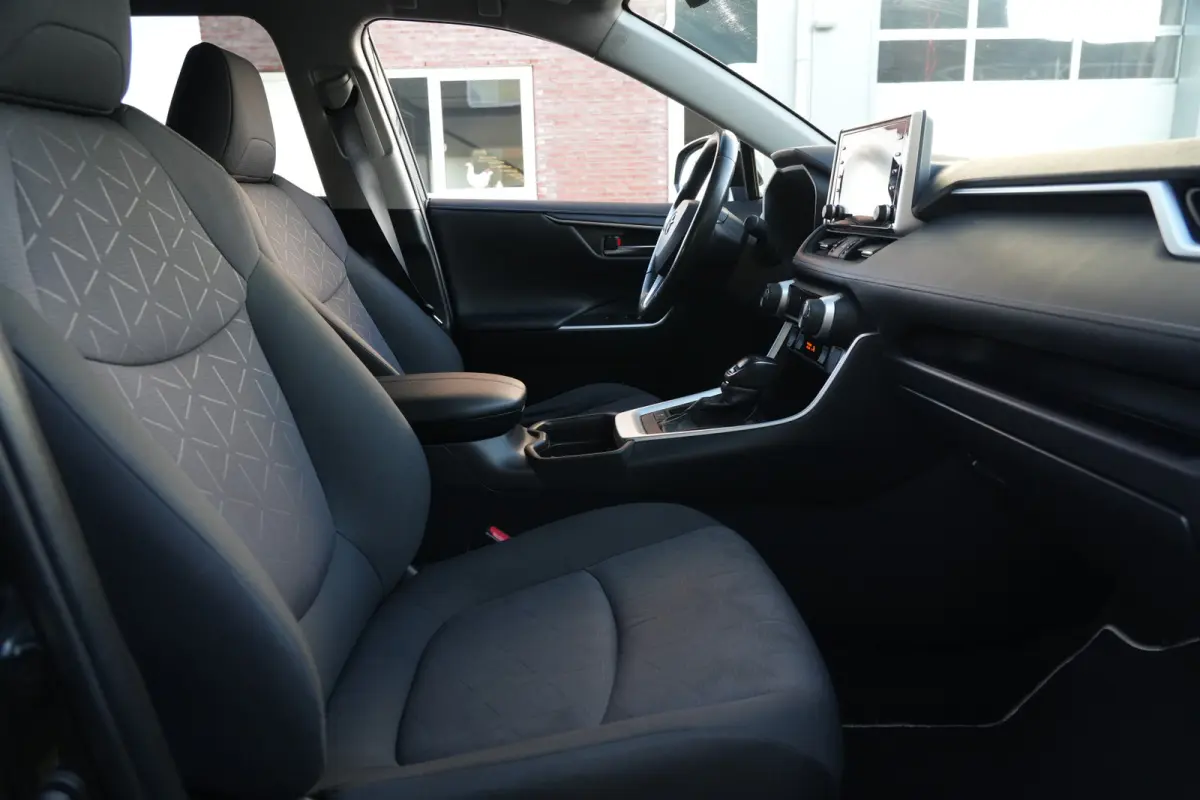 2.5 Hybrid | 218 PK | ACC | Trekhaak | Camera | NAV | Toyota RAV4 2.5 Hybrid met 2.5-liter 4-cilinder hybride motor, adaptieve cruise control, LED koplampen, achteruitrijcamera, parkeersenso