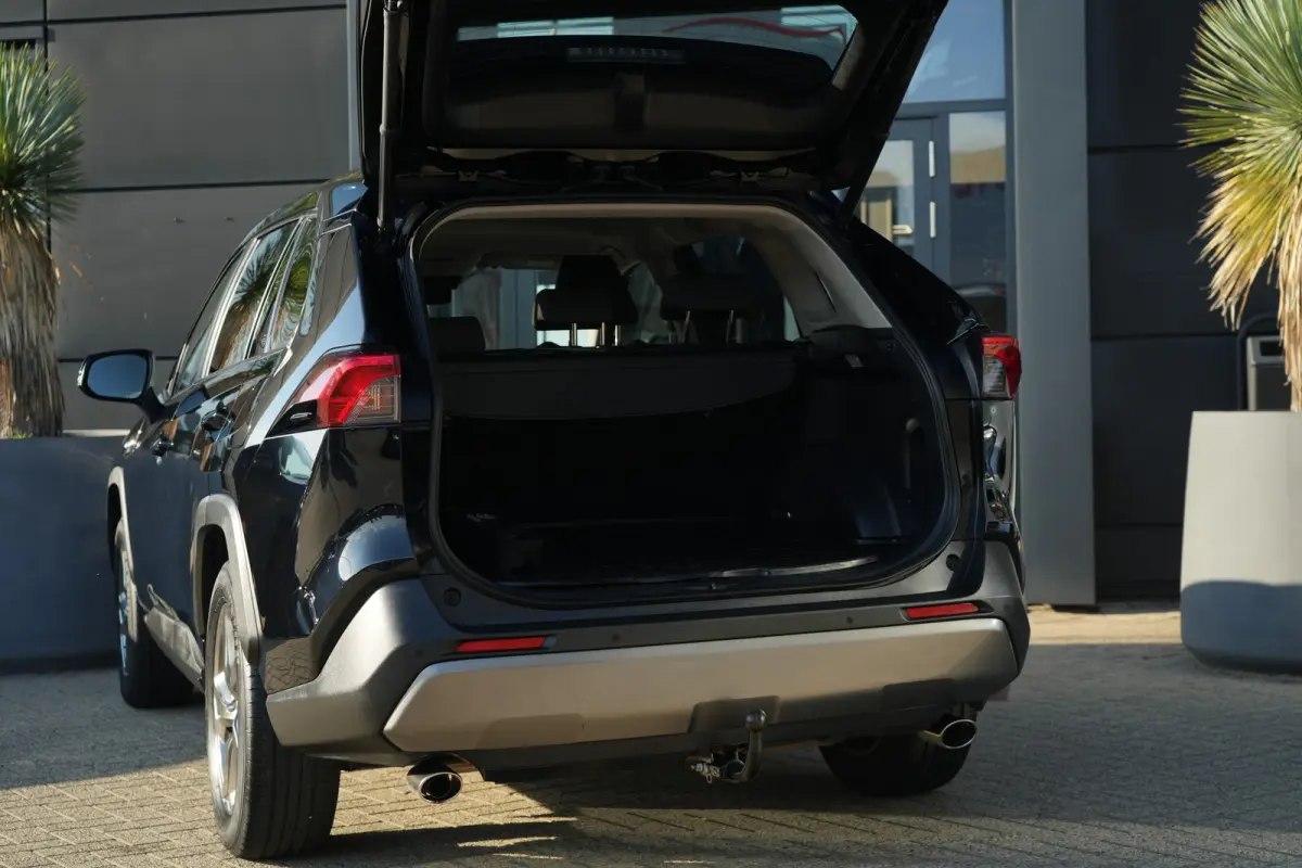 2.5 Hybrid | 218 PK | ACC | Trekhaak | Camera | NAV | Toyota RAV4 2.5 Hybrid met 2.5-liter 4-cilinder hybride motor, adaptieve cruise control, LED koplampen, achteruitrijcamera, parkeersenso