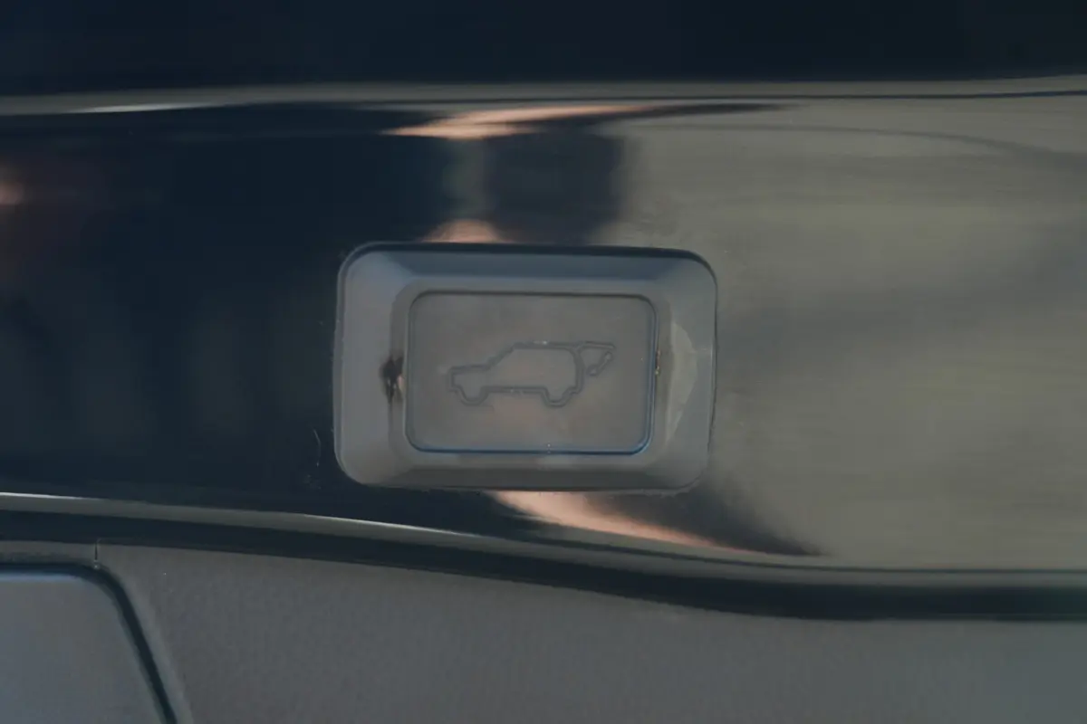 2.5 Hybrid | 218 PK | ACC | Trekhaak | Camera | NAV | Toyota RAV4 2.5 Hybrid met 2.5-liter 4-cilinder hybride motor, adaptieve cruise control, LED koplampen, achteruitrijcamera, parkeersenso