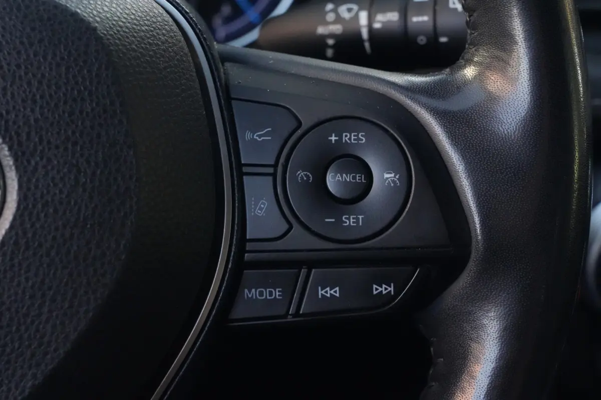 2.5 Hybrid | 218 PK | ACC | Trekhaak | Camera | NAV | Toyota RAV4 2.5 Hybrid met 2.5-liter 4-cilinder hybride motor, adaptieve cruise control, LED koplampen, achteruitrijcamera, parkeersenso