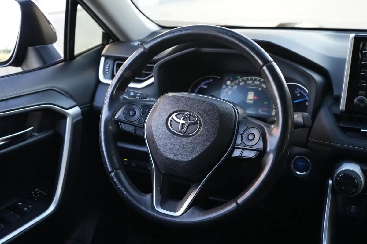2.5 Hybrid | 218 PK | ACC | Trekhaak | Camera | NAV | Toyota RAV4 2.5 Hybrid met 2.5-liter 4-cilinder hybride motor, adaptieve cruise control, LED koplampen, achteruitrijcamera, parkeersenso