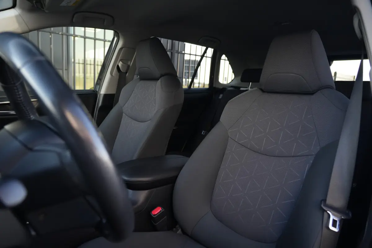 2.5 Hybrid | 218 PK | ACC | Trekhaak | Camera | NAV | Toyota RAV4 2.5 Hybrid met 2.5-liter 4-cilinder hybride motor, adaptieve cruise control, LED koplampen, achteruitrijcamera, parkeersenso