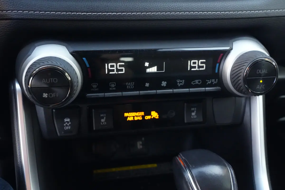 2.5 Hybrid | 218 PK | ACC | Trekhaak | Camera | NAV | Toyota RAV4 2.5 Hybrid met 2.5-liter 4-cilinder hybride motor, adaptieve cruise control, LED koplampen, achteruitrijcamera, parkeersenso