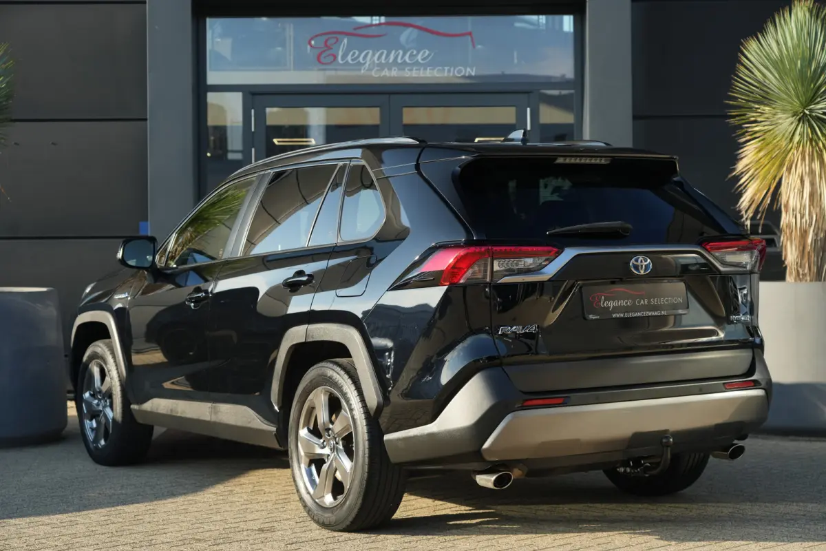 2.5 Hybrid | 218 PK | ACC | Trekhaak | Camera | NAV | Toyota RAV4 2.5 Hybrid met 2.5-liter 4-cilinder hybride motor, adaptieve cruise control, LED koplampen, achteruitrijcamera, parkeersenso