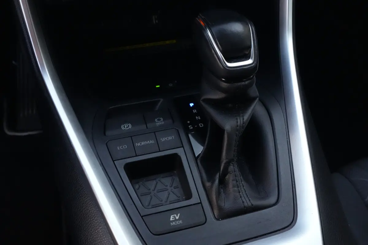 2.5 Hybrid | 218 PK | ACC | Trekhaak | Camera | NAV | Toyota RAV4 2.5 Hybrid met 2.5-liter 4-cilinder hybride motor, adaptieve cruise control, LED koplampen, achteruitrijcamera, parkeersenso
