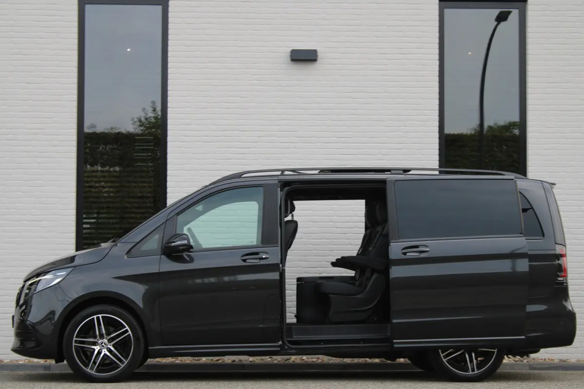 300d / AMG / 4-Matic / 7-Persoons / Luchtvering / Pano / Elec Stoelen / Burmester / Vol Opties / NIEUWSTAAT.