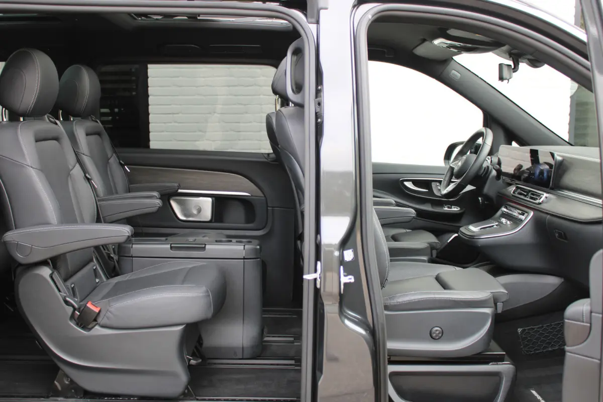 300d / AMG / 4-Matic / 7-Persoons / Luchtvering / Pano / Elec Stoelen / Burmester / Vol Opties / NIEUWSTAAT.
