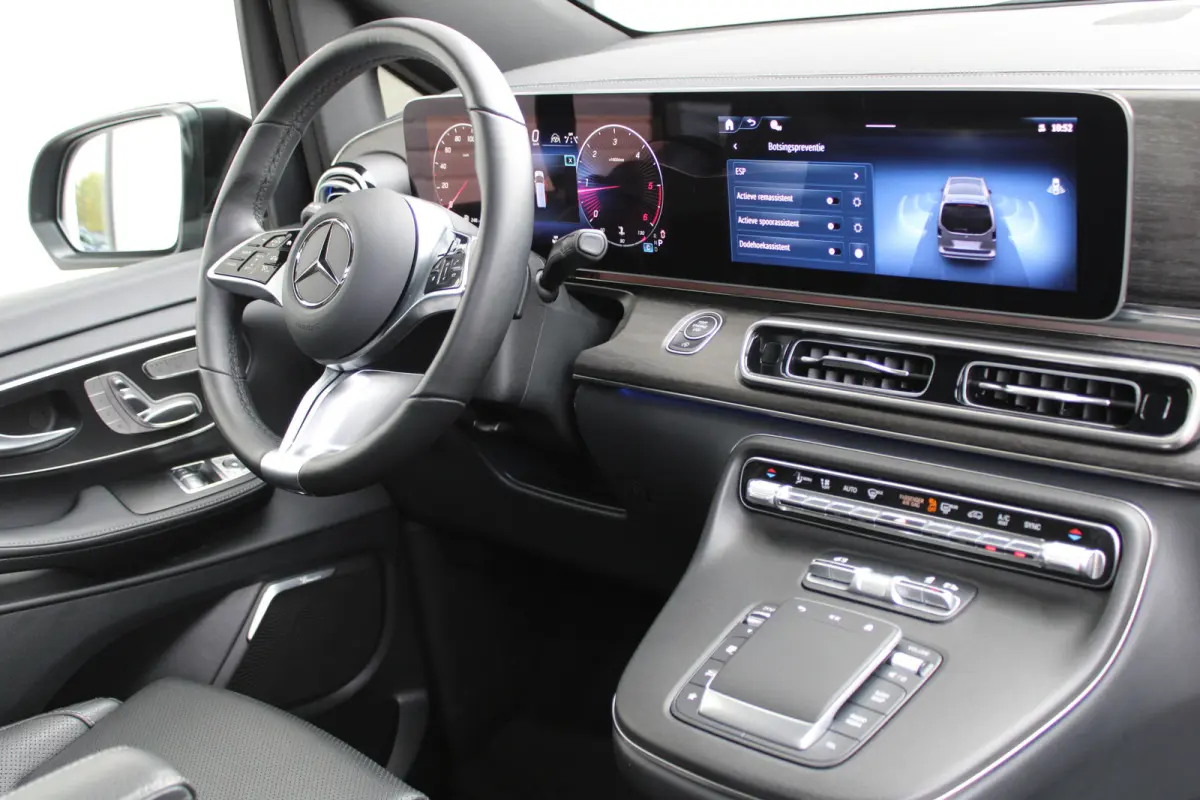 300d / AMG / 4-Matic / 7-Persoons / Luchtvering / Pano / Elec Stoelen / Burmester / Vol Opties / NIEUWSTAAT.