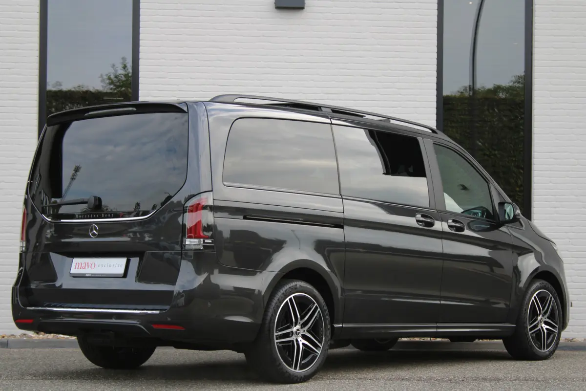 300d / AMG / 4-Matic / 7-Persoons / Luchtvering / Pano / Elec Stoelen / Burmester / Vol Opties / NIEUWSTAAT.