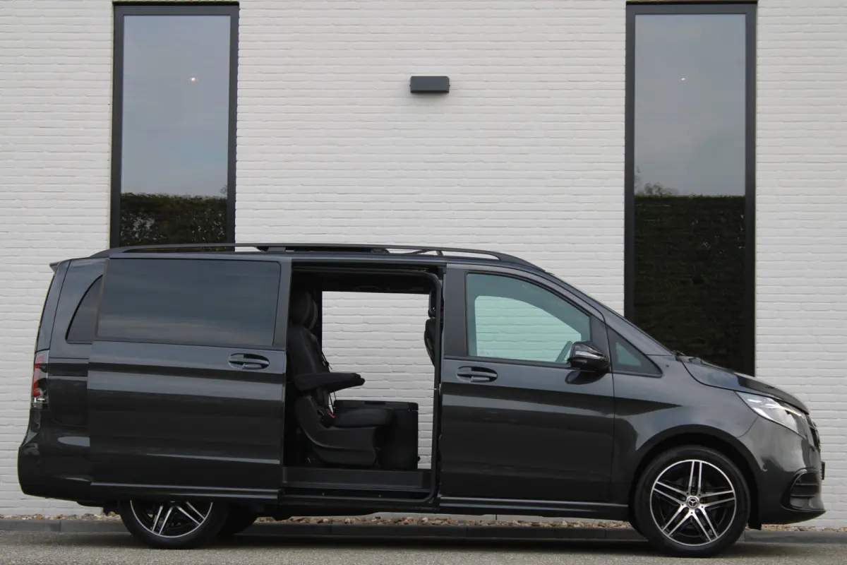 300d / AMG / 4-Matic / 7-Persoons / Luchtvering / Pano / Elec Stoelen / Burmester / Vol Opties / NIEUWSTAAT.
