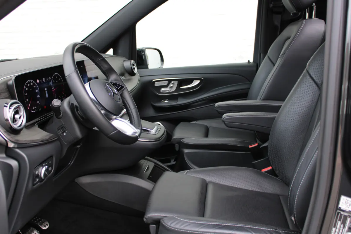 300d / AMG / 4-Matic / 7-Persoons / Luchtvering / Pano / Elec Stoelen / Burmester / Vol Opties / NIEUWSTAAT.