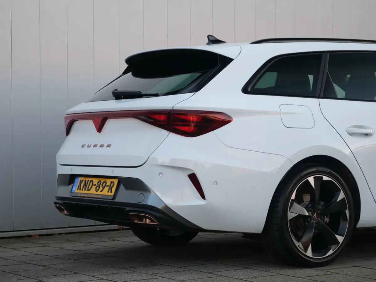 1.5 TSI e-Hybrid Business 204 Pk Automaat Navi / DAB / Apple Carplay / Camera / Stoel- en stuurverwarming